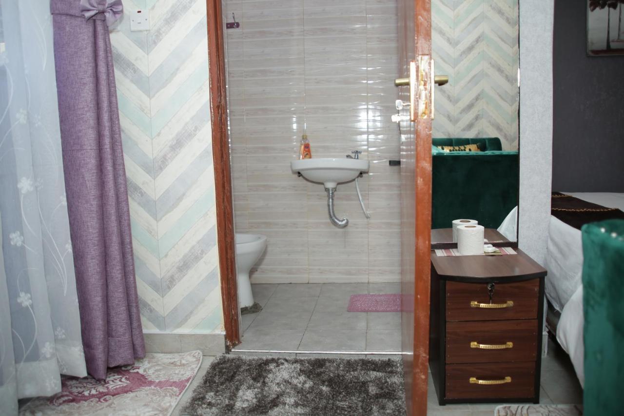 Little Nile Studio Homestays Nakuru Bagian luar foto
